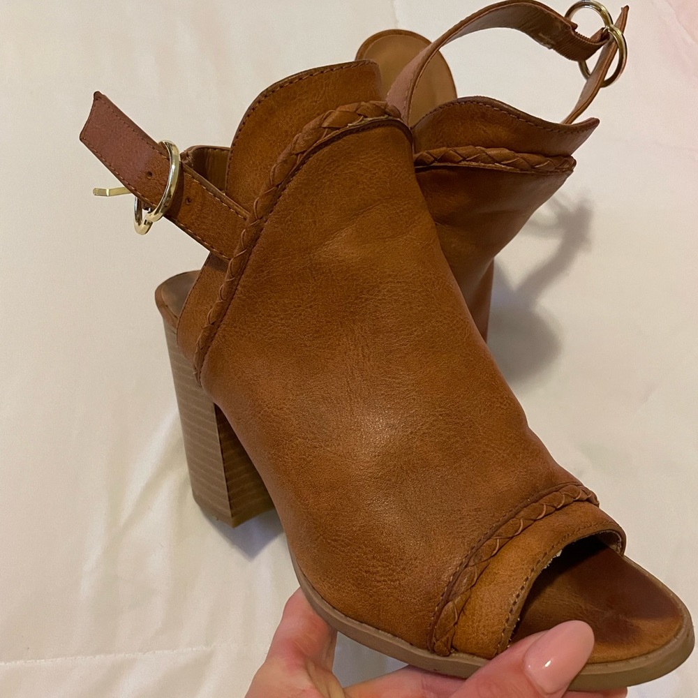 Chunky heel sandal